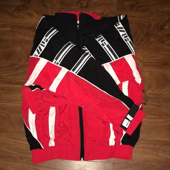 LF Windbreaker - Picture 3 of 8